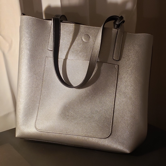 Silver tote bag w/ attached coin purse - Picture 4 of 5